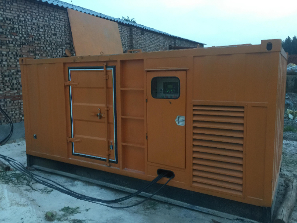 石嘴山发电机组长期使用中，电缆线的敷设路径有哪些要求？